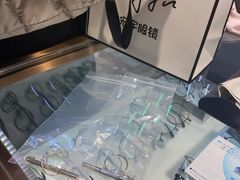 -宏宇眼镜蔡司依视路折扣店(兆佳眼镜城店)