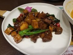菌酱螺旋粉炒牛肉粒-有璟阁港式餐厅(国贸商城店)