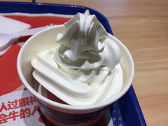 冰淇淋熔岩红丝绒树莓蛋糕-汉堡王(常熟美城店)