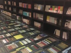 -钟书阁(松江泰晤士小镇店)