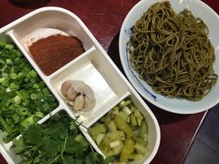 -窄巷子陕菜馆·地道陕西菜(粉巷店)