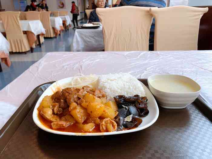 诺日朗餐厅-"很香,吃的一个饱啊,不过这里没人用大众点.