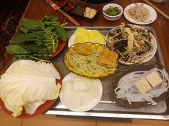 -洞庭洲·防空洞火锅·烧烤·铜锅涮肉(新百广场店)