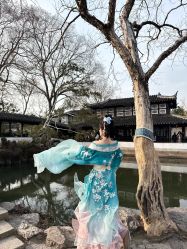 -一揽芳华汉服旗袍体验馆(拙政园店)