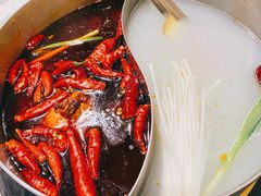 鸳鸯锅-钢管厂五区小郡肝串串香火锅(人民广场店)