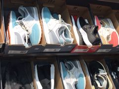 -New Balance(王府井奥莱·香江小镇店)