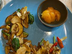 野芫荽炒牛肝菌-半山腰·云南菜(侨福芳草地店)