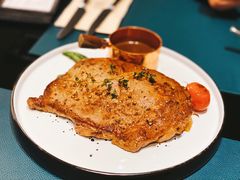 碳烤安格斯肉眼牛排佐黑椒汁-鼎鼎西餐厅