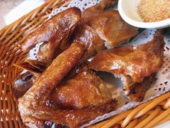 脆皮乳鸽-京食源烧鸽子