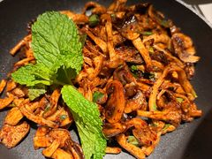 橄榄油炒杂菌-麻六记(新天地店)