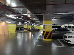 -白玉兰广场停车场