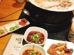 -洪氏嗨捞·广东猪肚鸡·椰子鸡火锅(西咸万象城店)