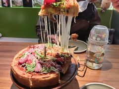 -Dragon Pizza•圆脸龙披萨·牛排餐厅