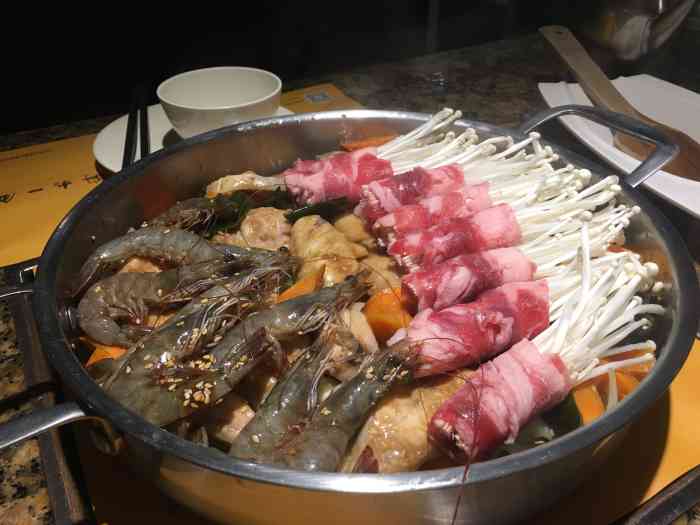 这家店位于萝岗万达广场感觉已经开了好多年啦只是我们一直都没进去过