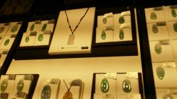 -北京七彩云南翡翠珠宝旗舰店(月坛店)