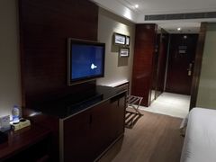 -武汉光谷广场杨家湾地铁站怡程酒店