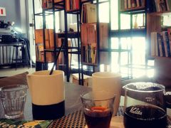 -LEO CAFE
