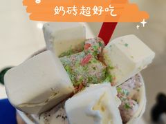 疯狂草莓派对暴风雪-DQ·蛋糕·冰淇淋(金桥店)