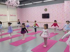 -Isee灰姑娘国际儿童艺术中心(证大·大拇指广场店)