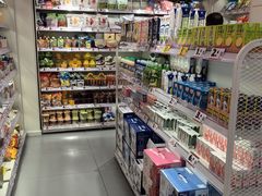 -赵一鸣零食(广州荔湾路店)