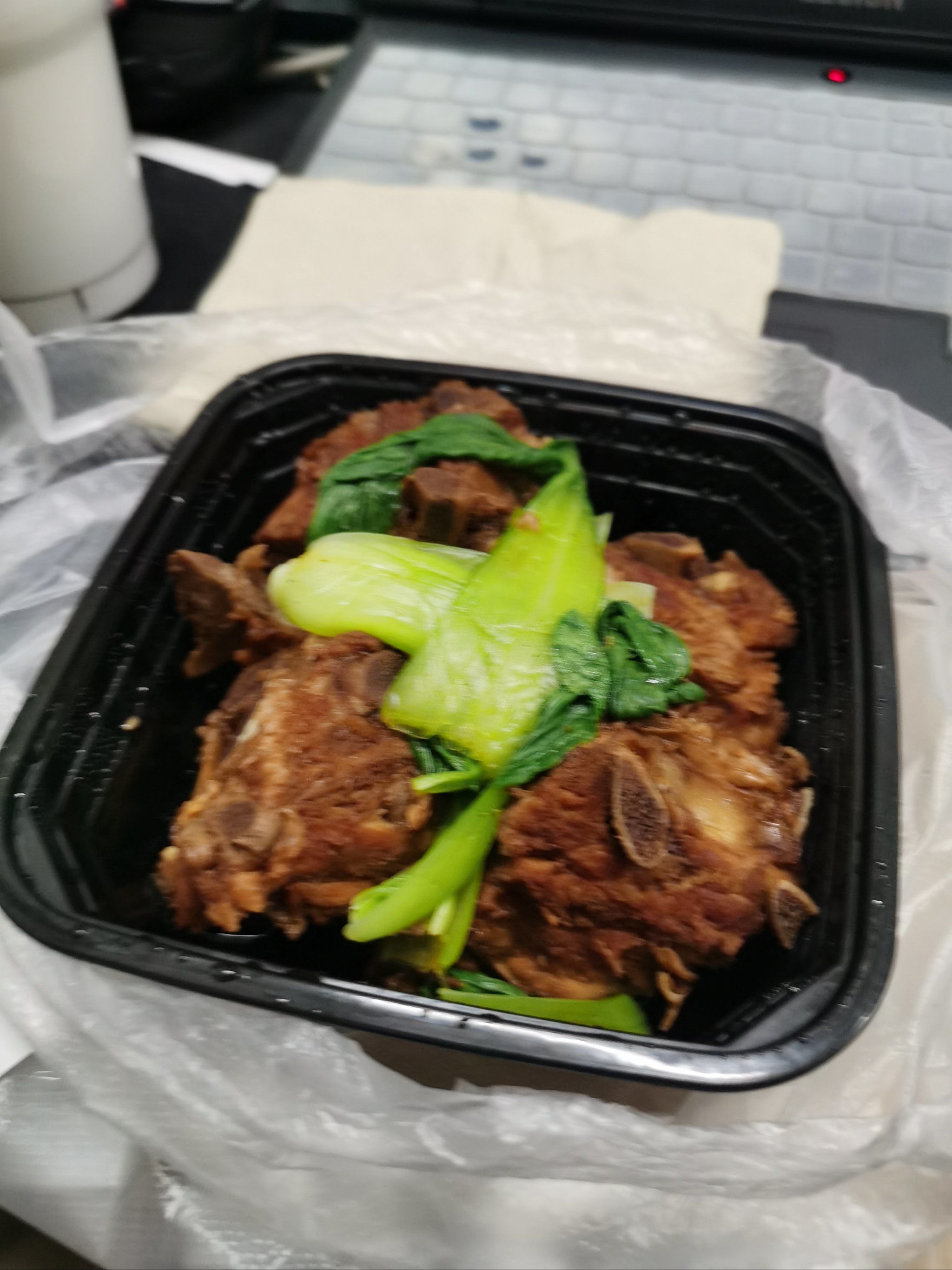 0元玩转这座城酱骨饭真是绝了!肉质酥软入味