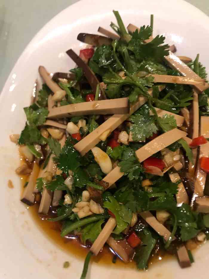 星湖园餐厅-"信息学部里面,幼儿园三分园的门对着的小路.