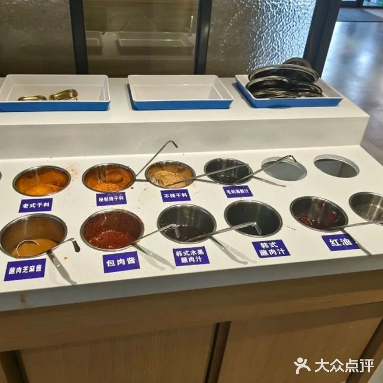 牛肉粒与菠萝组合创新搭配,果香中和油腻感