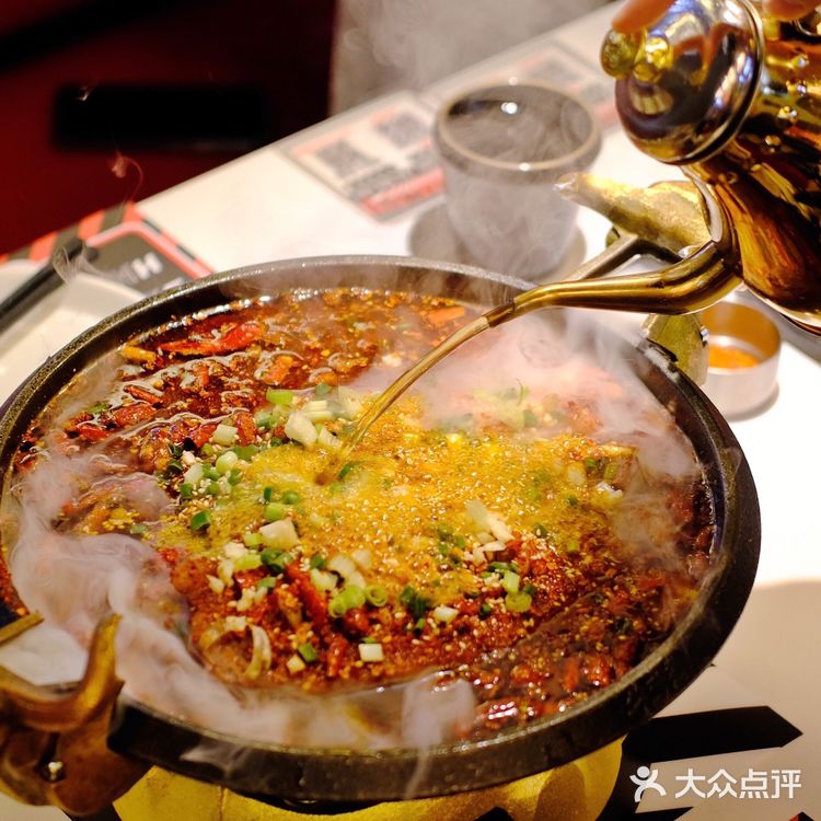 成都探店｜没吃过这家水煮牛肉，不算来过四川