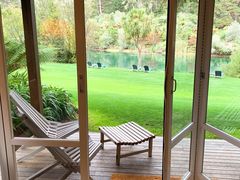 -Huka Lodge