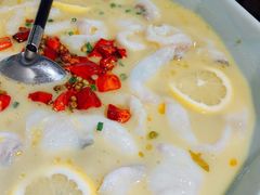 柠檬酸菜鱼-四姐妹东北饺子(沙尾路店)