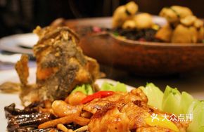 Shrimp and Wild Mushroom Stir-Fried with Qilin斑