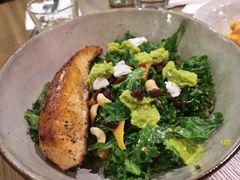 煎三文鱼牛油果色拉-Wagas沃歌斯(大学路店)