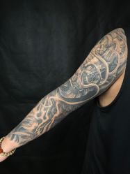 -鳌首刺青纹身 穿孔饰品店