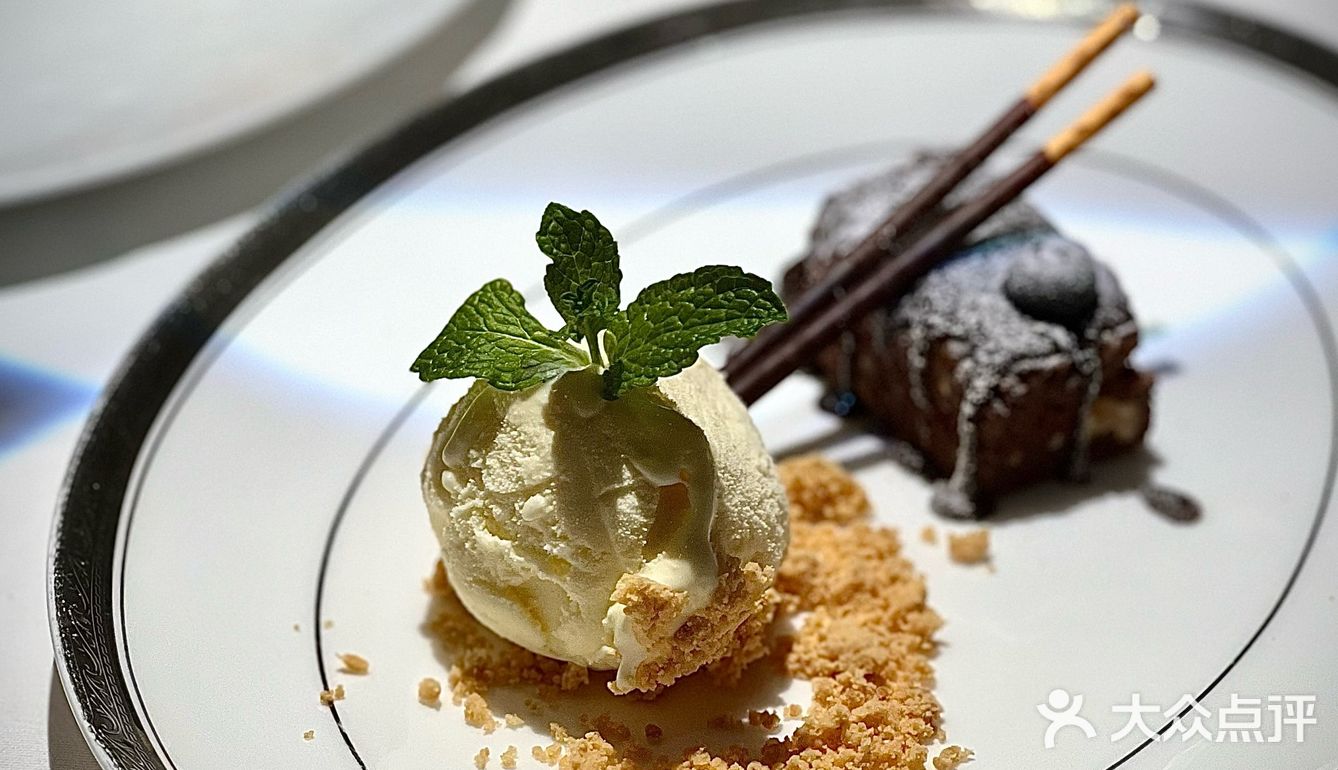  🍽️ 百年建筑里的浪漫，充满仪式感的美味👭