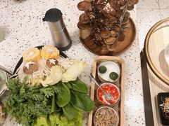鲜活菌菇棒-椰子营·椰子鸡火锅(万象里店)