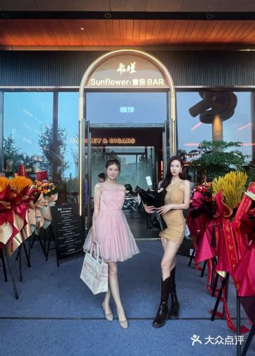 难怪金融岛昨天晚上这么多机车！！