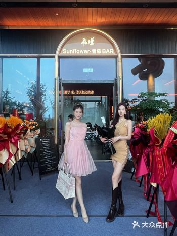 难怪金融岛昨天晚上这么多机车！！