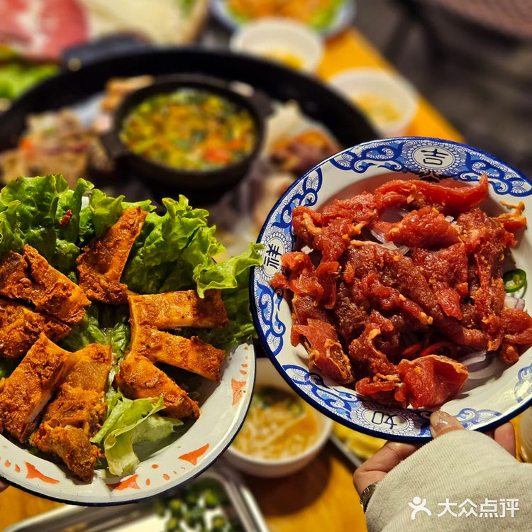 台东万佳广场院内 ️店里营业到凌晨1：00