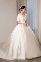 -Lady  Jane高端婚纱礼服馆