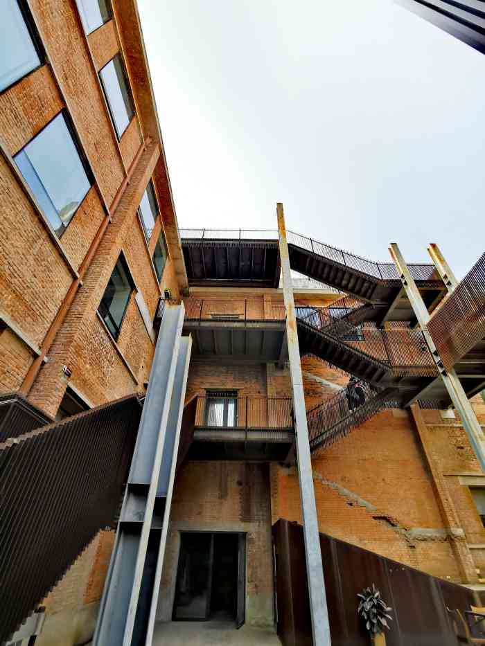 77文创园-"单立人脱口秀club所在地,听脱口秀蛮有."-大众点评移动版