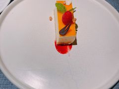 苏黎世白巧克力百香果蛋糕-弦月窗LUNETTE BY AMANDA(复兴路店)