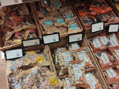 零售区-来伊份(我格广场武宁路店)