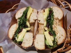 牛油果芝麻菜贝果三明治-麦田工坊(月湖店)
