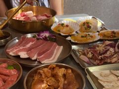 -围炉肉舍•炭烤活鳗•丹东海鲜烤肉(步行街店)