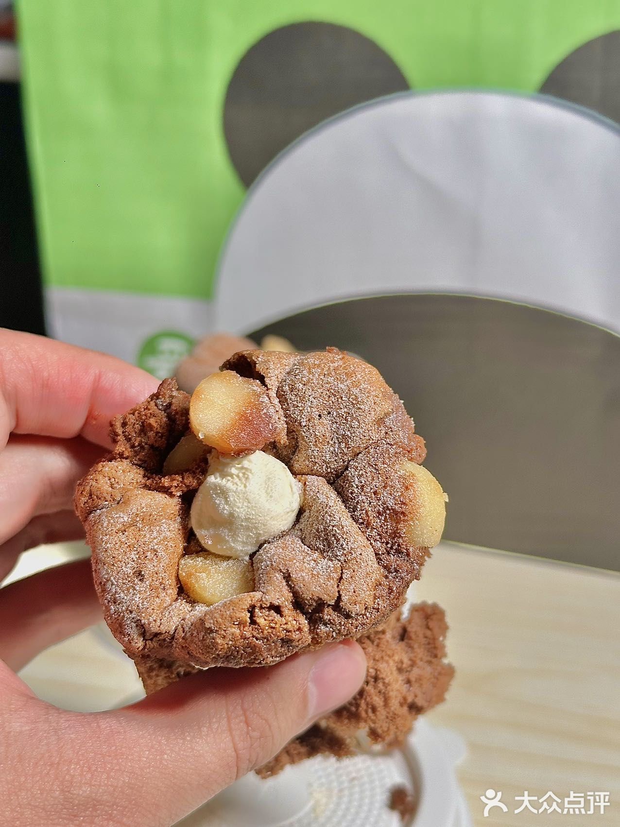 又是多巴胺的一天，被治愈的黑巧蛋糕