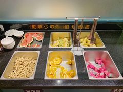 自助取餐区-小鱼小牛·鱼牛干锅·脆鱼火锅(世欧广场店)