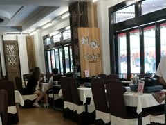 -刘姐啤酒鱼民族演艺餐厅(西街总店)