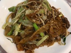干炒牛肉河粉-阿政粤小馆(中央大街店)