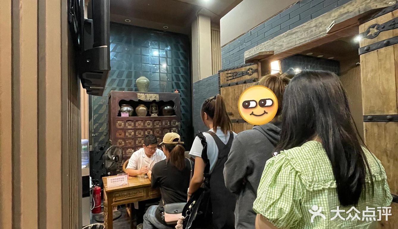 邯郸是真颠儿啊！！！吃个饭还带把脉……绝了！