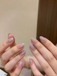 -桃色美甲沙龙
